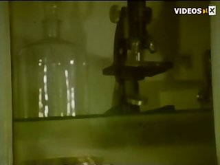 وخ ج لسانه ولعق يدها. مثالي فك ت الأم